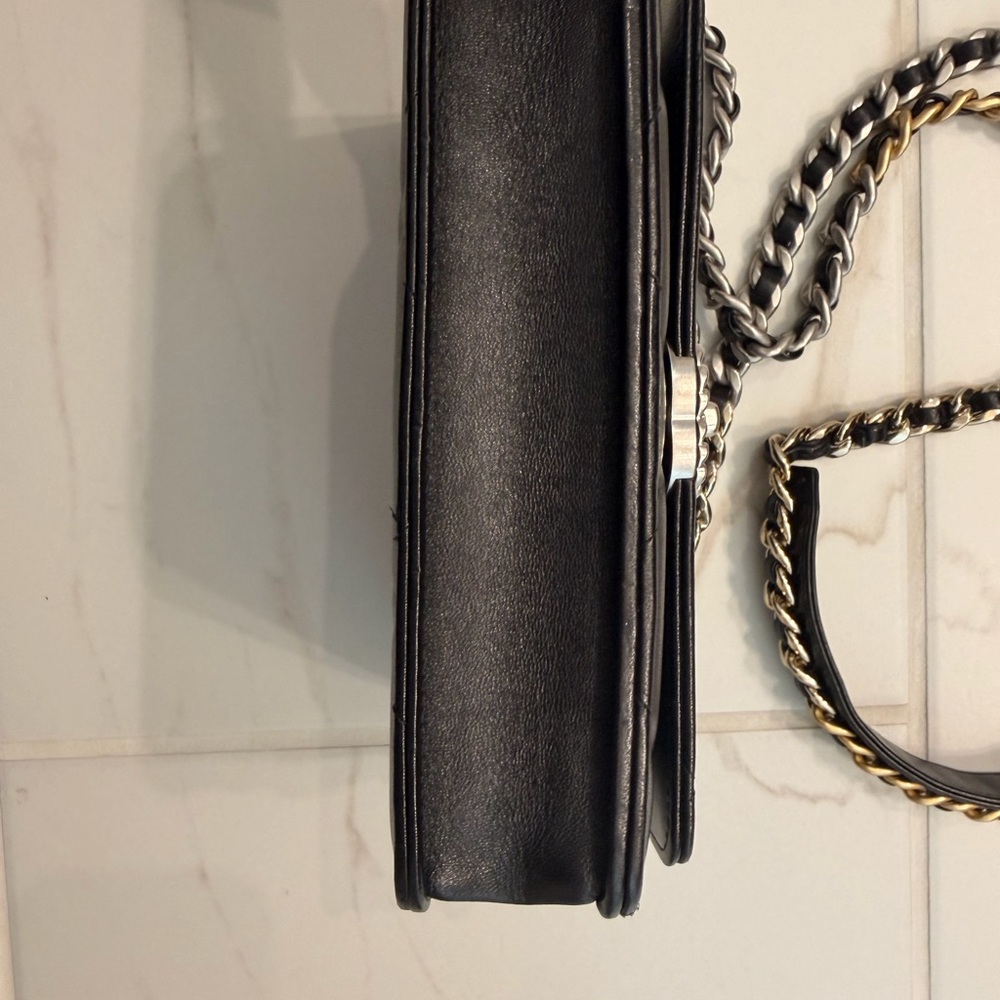 CHANEL
Lambskin Quilted Chanel 19 Wallet On Chain WOC Black - Picture 7 of 16